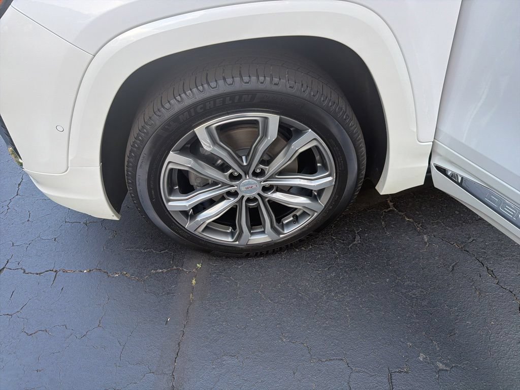 Used 2020 GMC Terrain Denali w/ Denali Premium Package AWD/4WD image 18