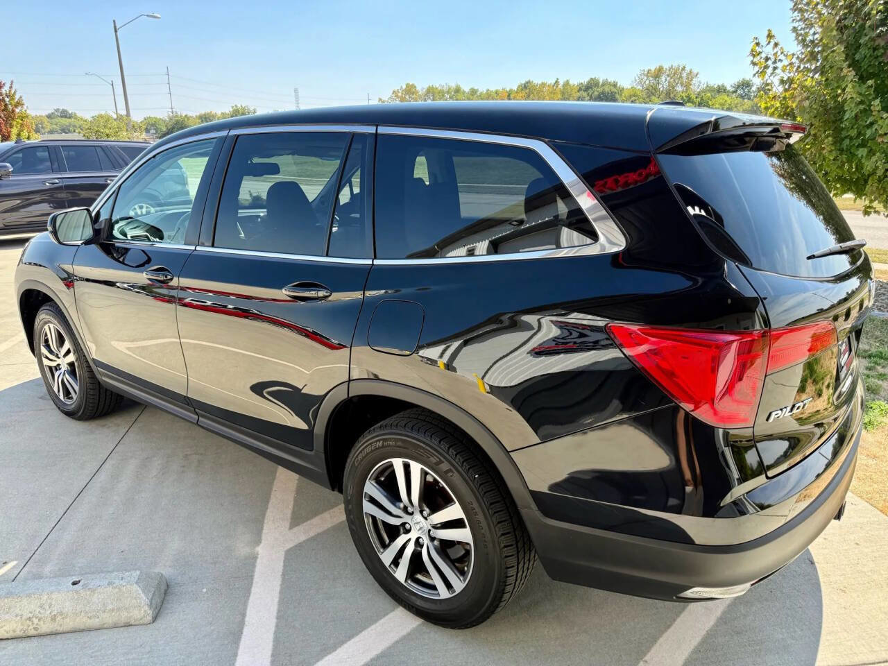 Used 2017 Honda Pilot EX-L image 6