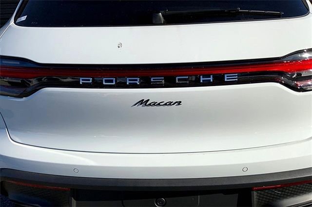 Certified 2026 Porsche Macan AWD/4WD image 38