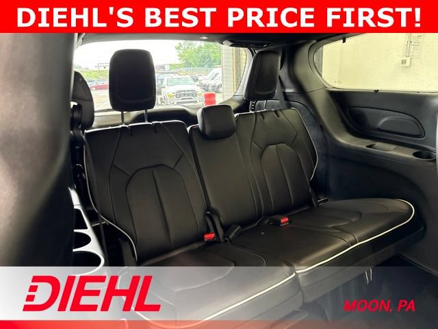 Used 2025 Chrysler Pacifica Limited FWD image 12
