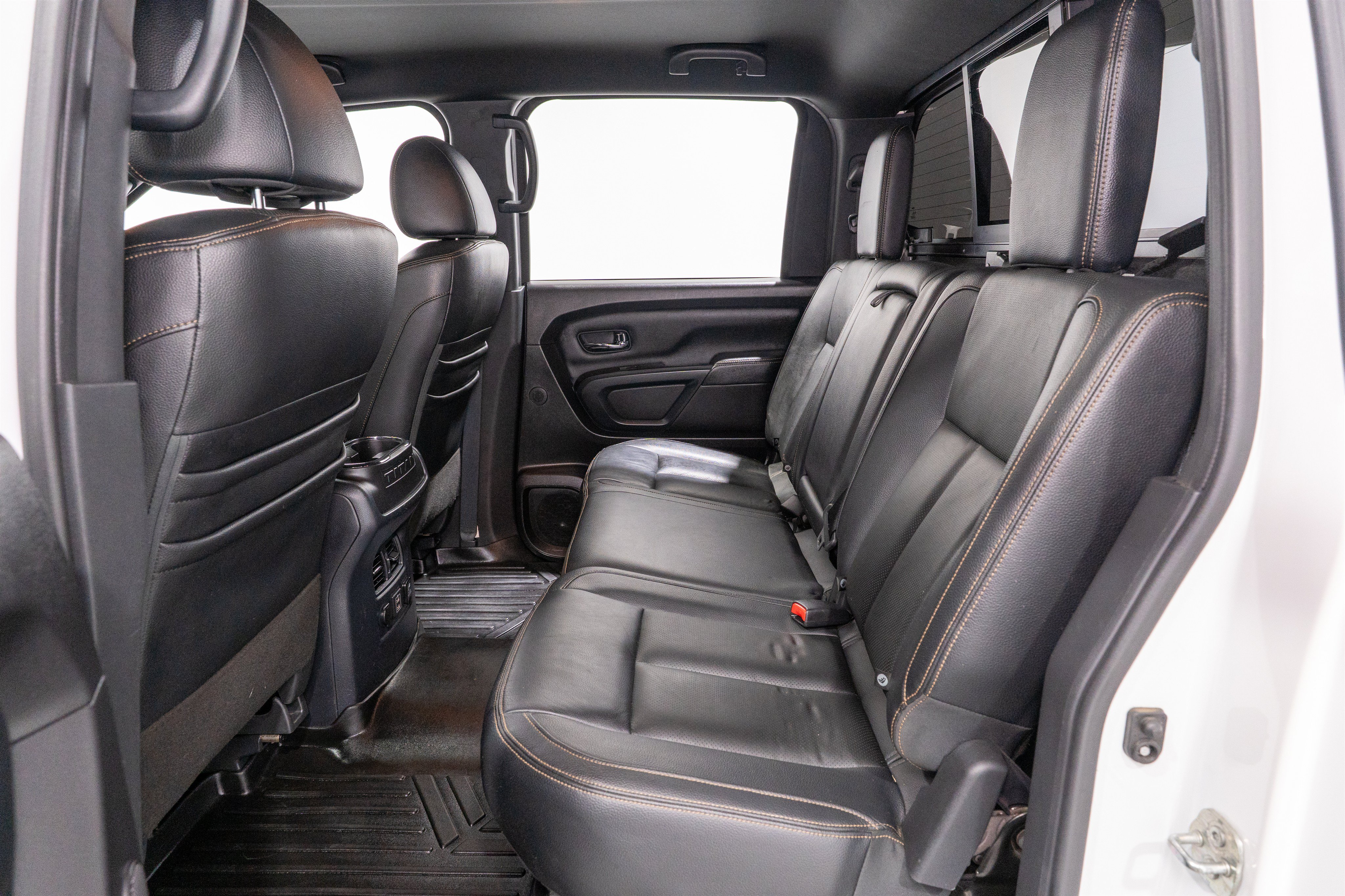 Used 2019 Nissan Titan SL w/ Midnight Edition AWD/4WD image 33