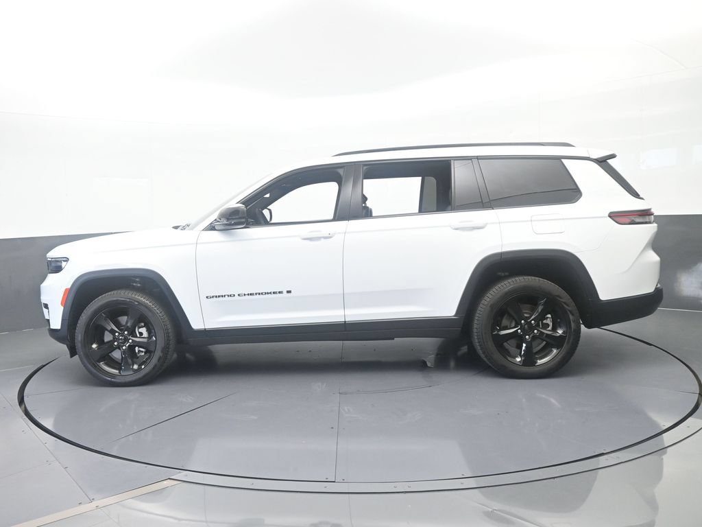 Used 2025 Jeep Grand Cherokee L Limited w/ Black Appearance Package AWD/4WD image 3