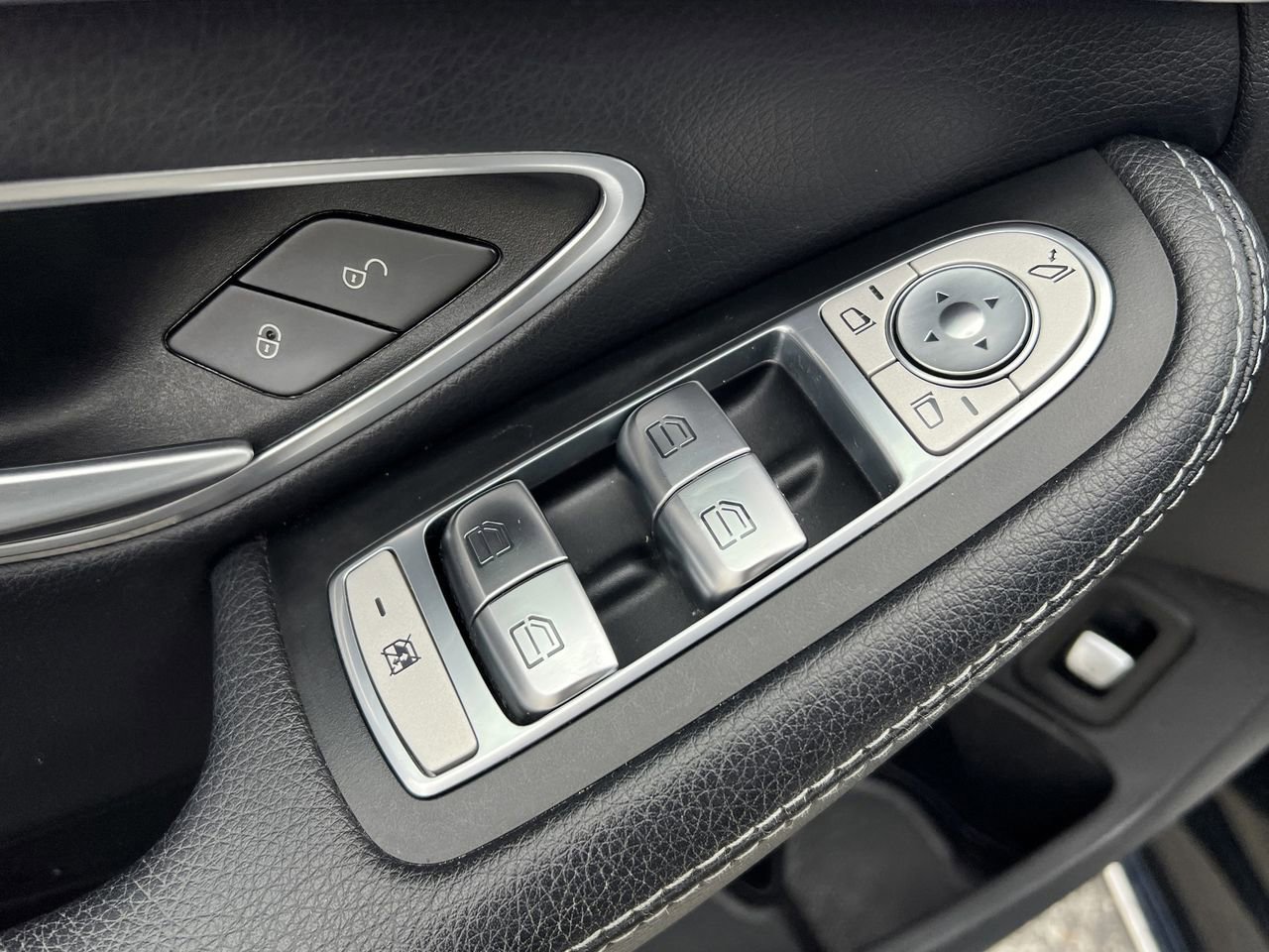 Used 2018 Mercedes-Benz C 300 Sedan image 18