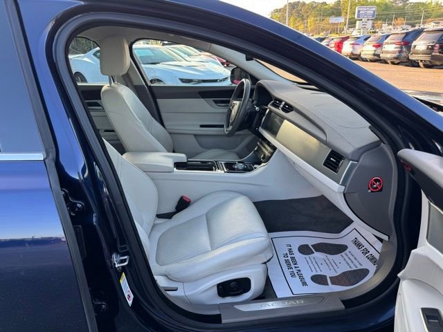 Used 2016 Jaguar XF Prestige image 9