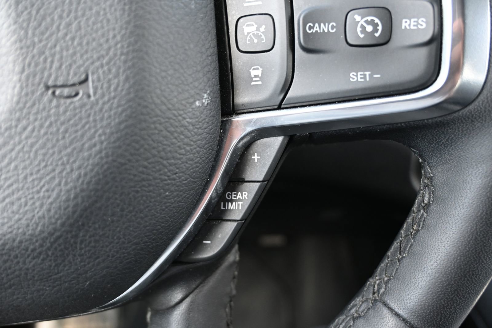 Used 2025 RAM 1500 Laramie AWD/4WD image 18