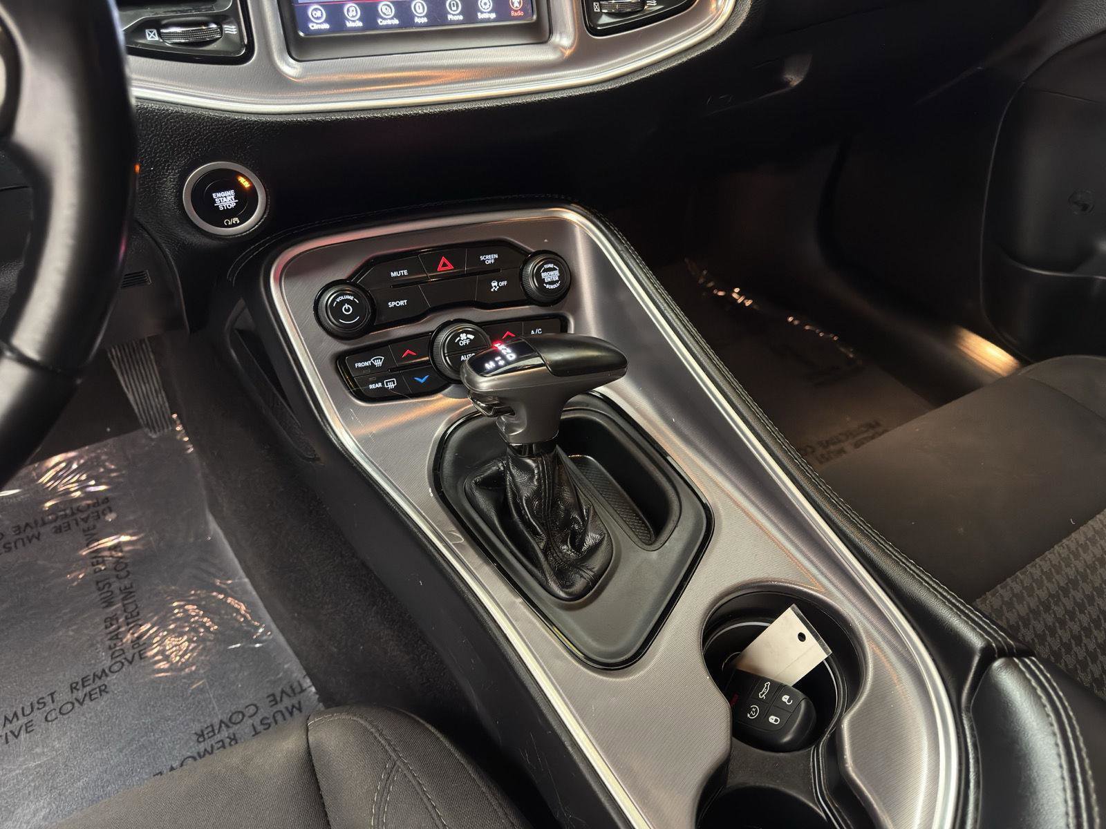 Used 2021 Dodge Challenger SXT image 31