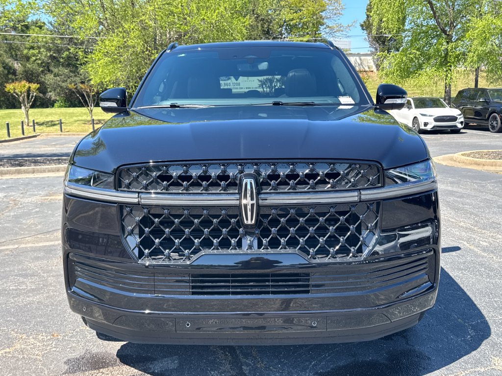 New 2026 Lincoln Navigator L Reserve w/ Jet Appearance Package AWD/4WD image 2