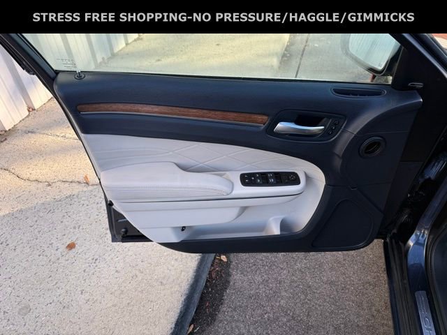 Used 2016 Chrysler 300 C Platinum w/ Safetytec Plus Group image 15