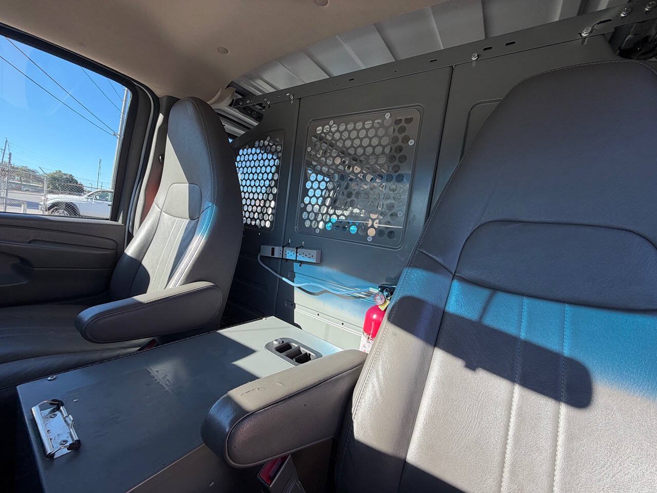 Used 2015 Chevrolet Express 2500 RWD image 36