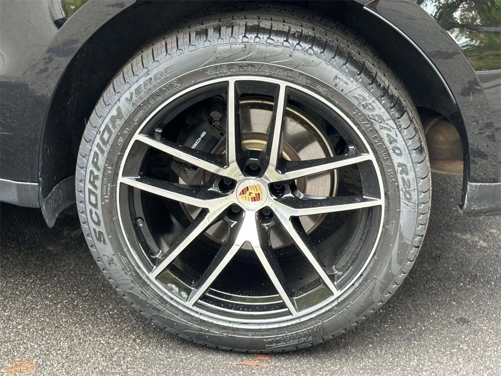 Certified 2025 Porsche Macan image 8