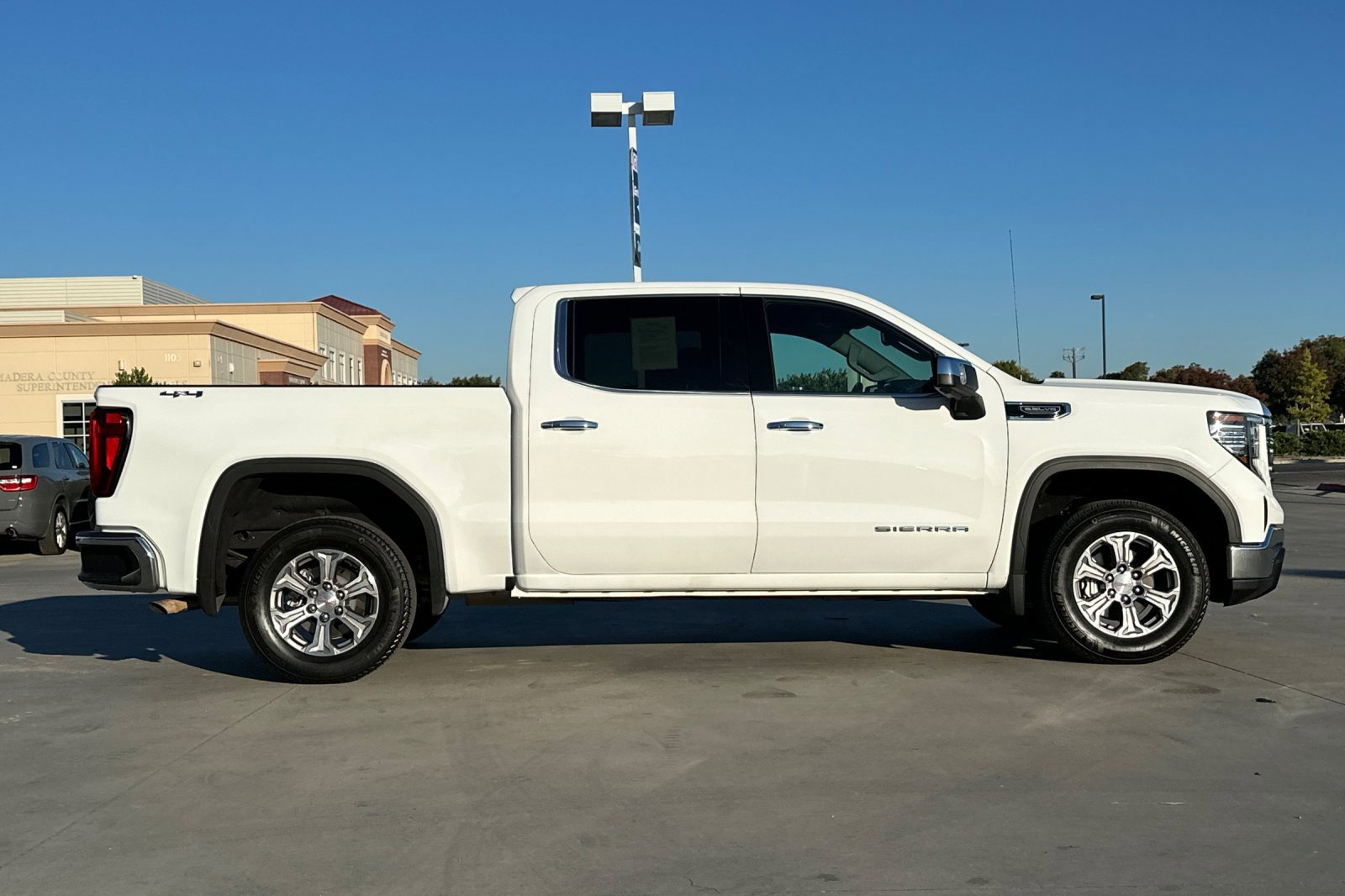 Used 2025 GMC Sierra 1500 SLT image 7