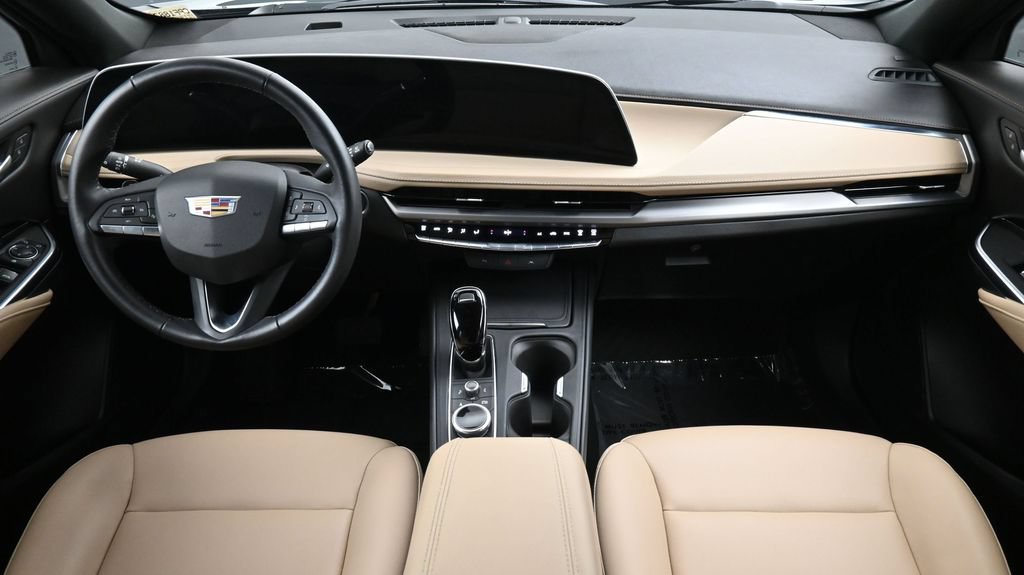 Certified 2024 Cadillac XT4 Luxury FWD image 4
