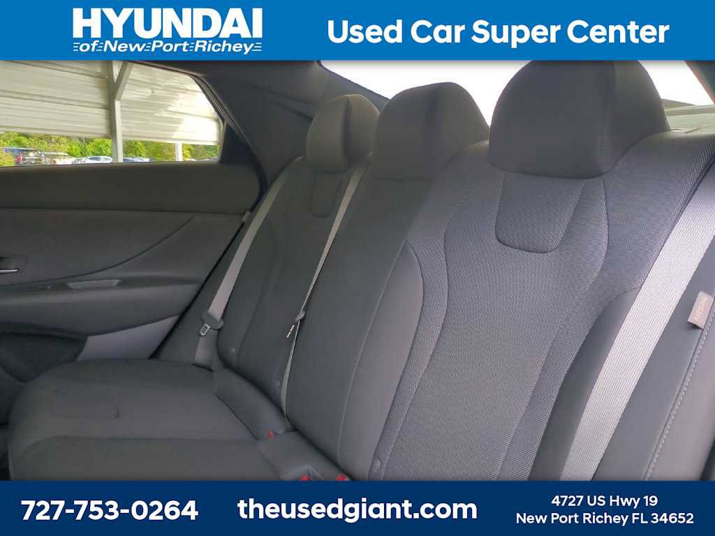 Certified 2025 Hyundai Elantra SE FWD image 13