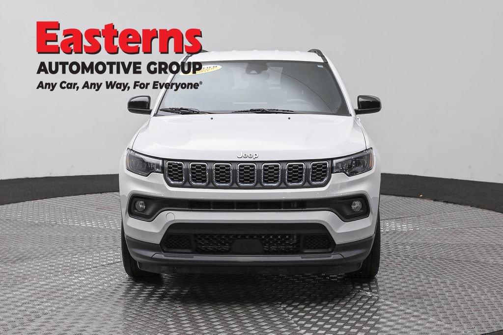 Used 2024 Jeep Compass Latitude AWD/4WD image 4