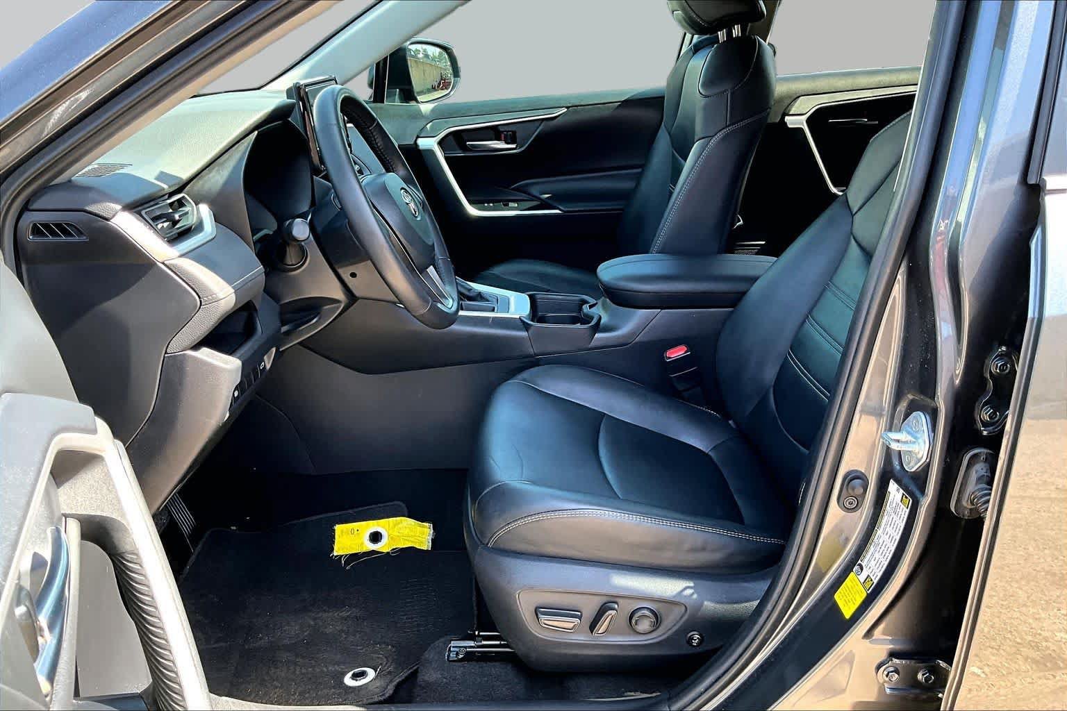 Used 2019 Toyota RAV4 XLE Premium FWD image 10