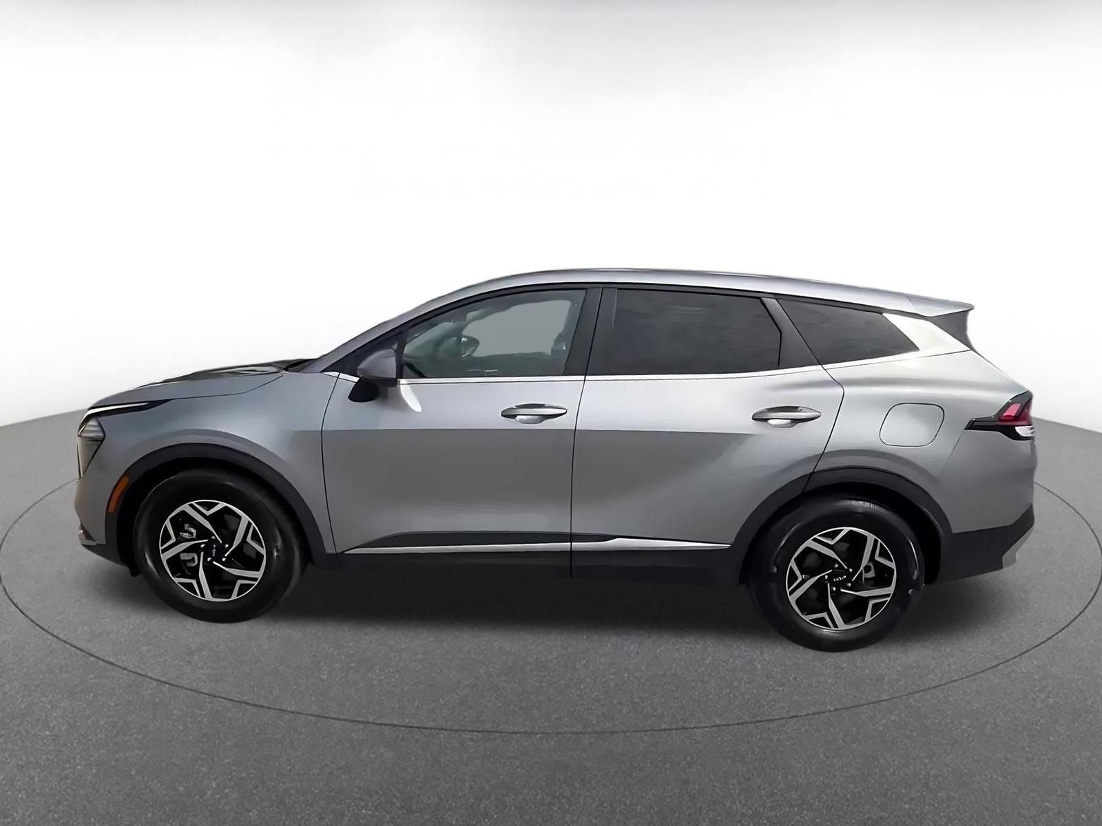 Used 2025 Kia Sportage LX FWD image 9
