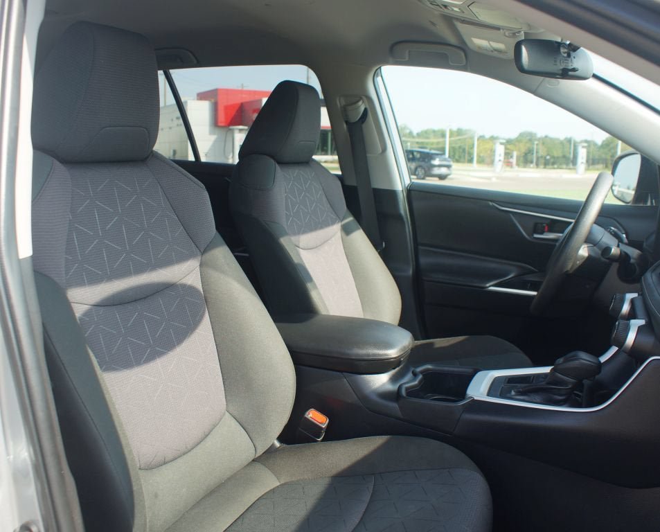 Used 2025 Toyota RAV4 XLE AWD/4WD image 22