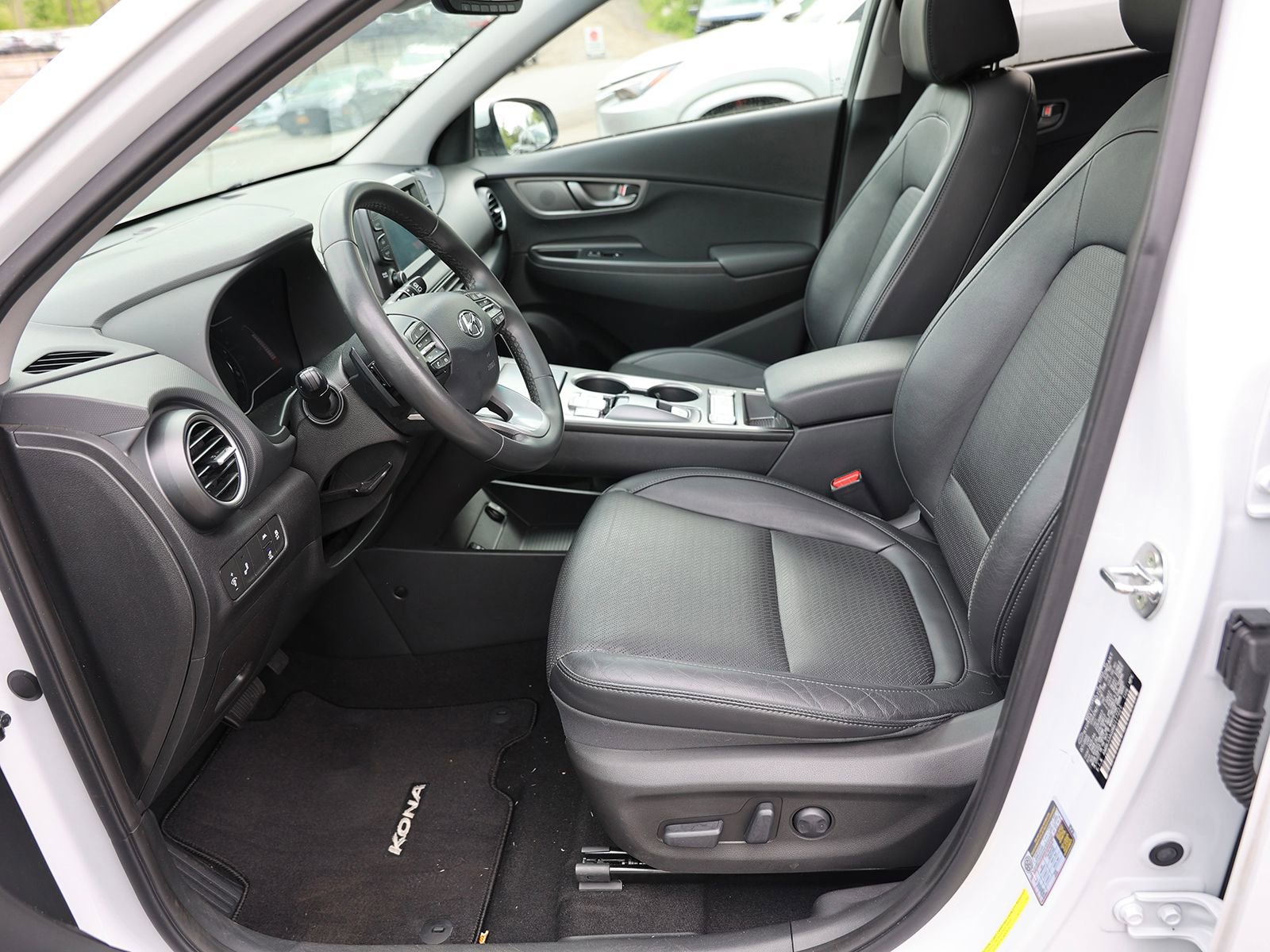 Certified 2021 Hyundai Kona Limited FWD image 17