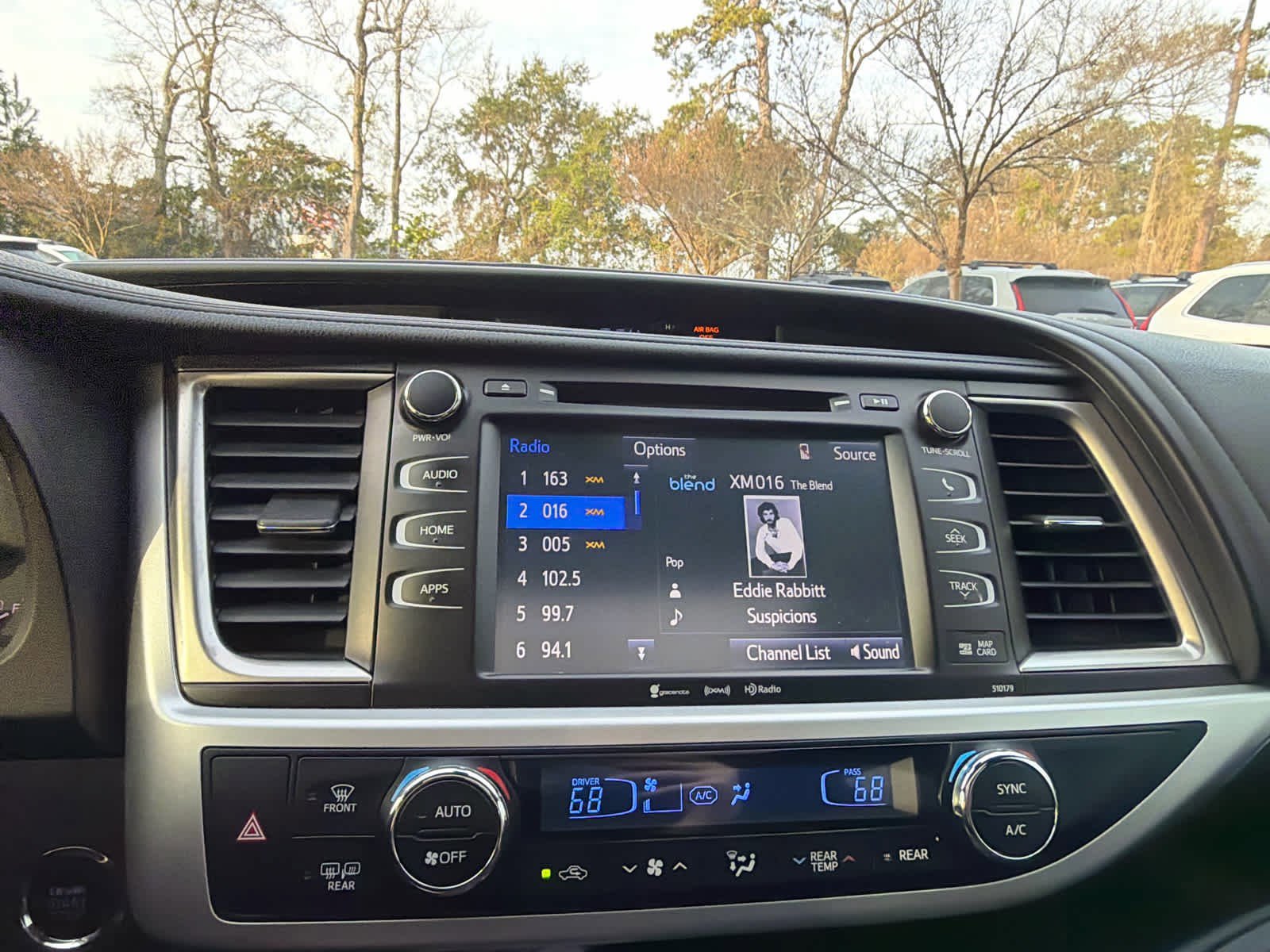 Used 2018 Toyota Highlander SE image 30