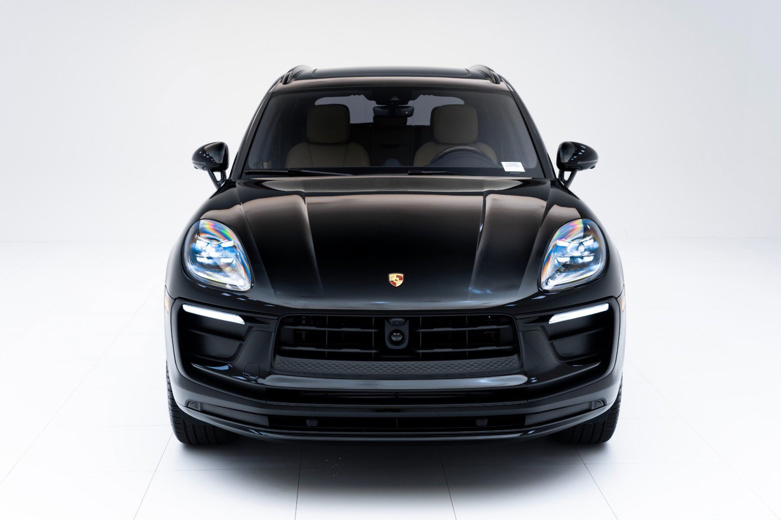 Certified 2025 Porsche Macan AWD/4WD image 6