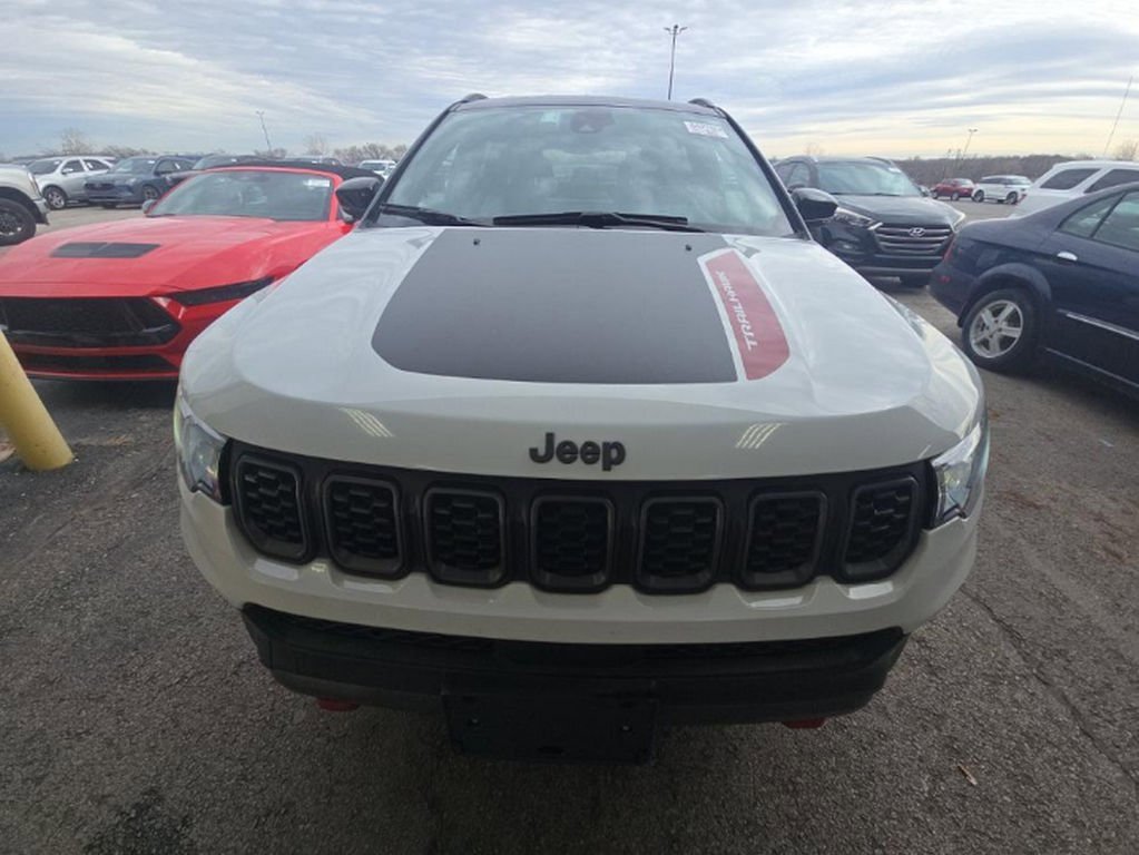 Used 2024 Jeep Compass Trailhawk image 2