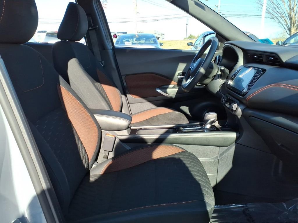 Certified 2023 Nissan Kicks SR w/ Interior Electronics Package FWD image 9