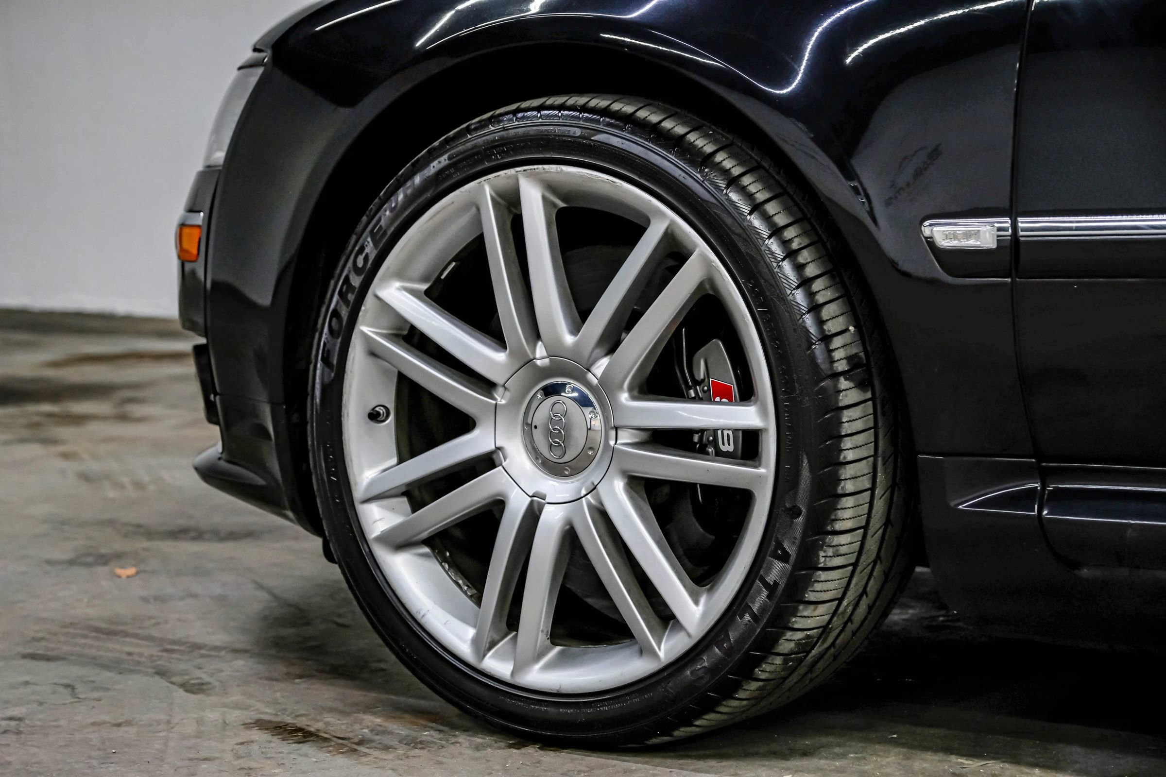 Used 2007 Audi S8 image 57