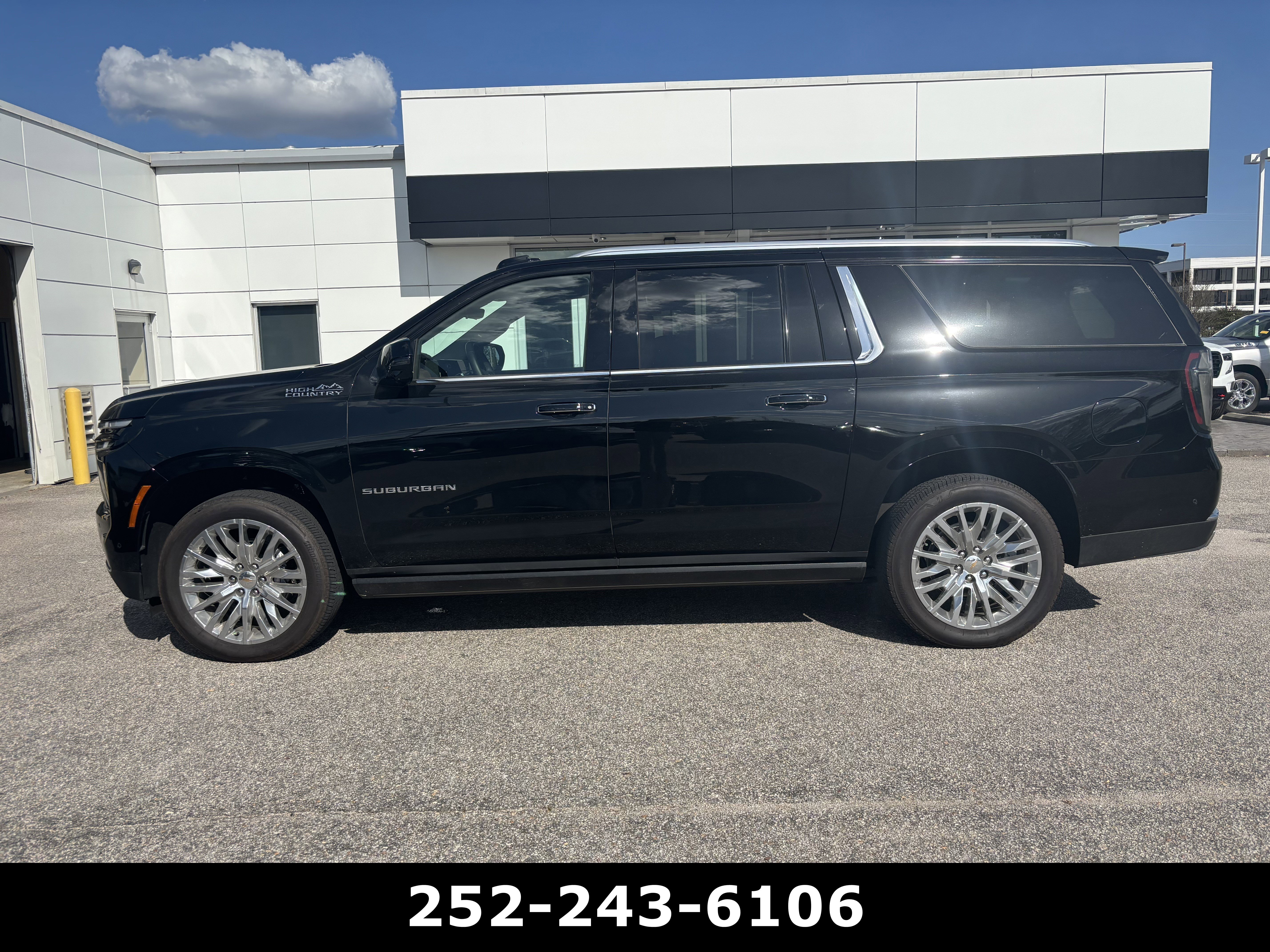 Used 2025 Chevrolet Suburban High Country AWD/4WD image 4