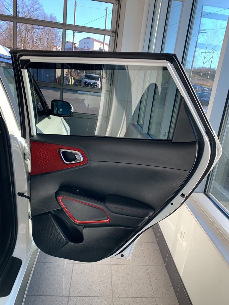 Used 2025 Kia Soul GT-Line image 19