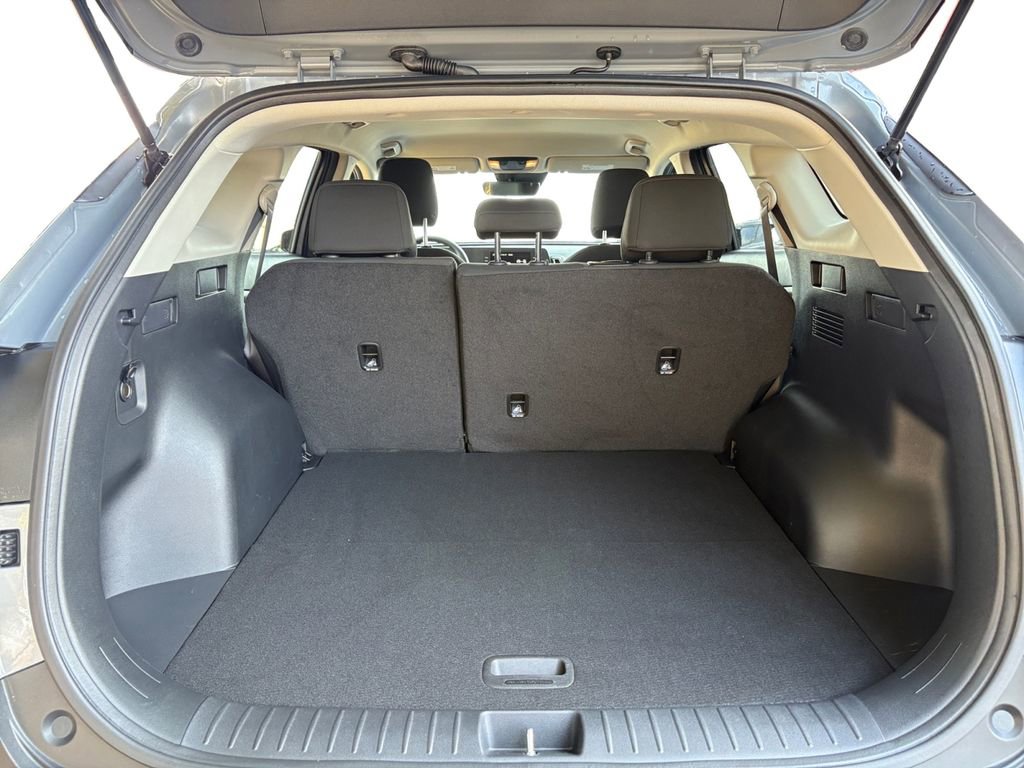 Used 2025 Kia Sportage LX image 13