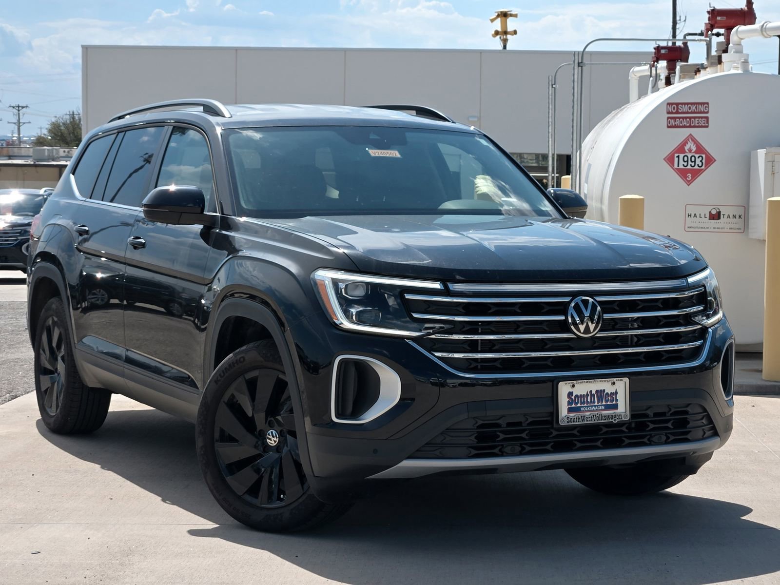 Used 2024 Volkswagen Atlas SE FWD image 2