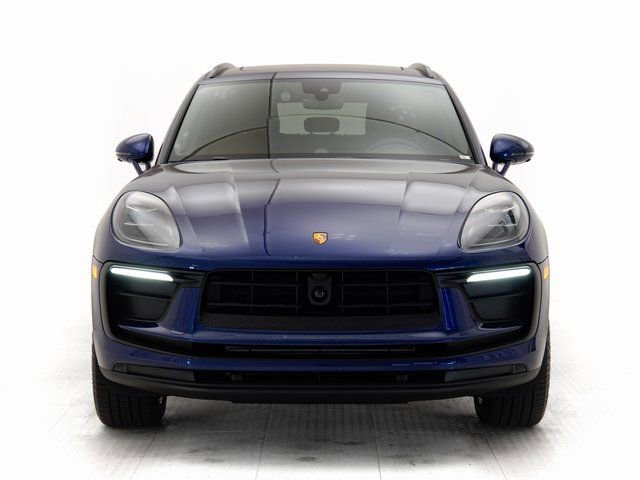 Certified 2025 Porsche Macan AWD/4WD image 31