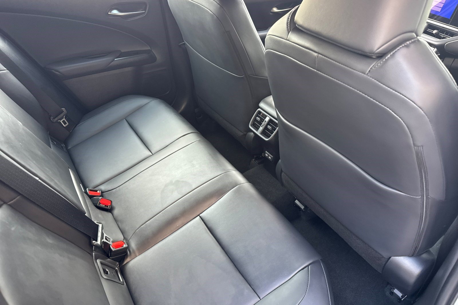 Used 2025 Lexus UX 300h FWD w/ Accessory Package (Z2) image 32