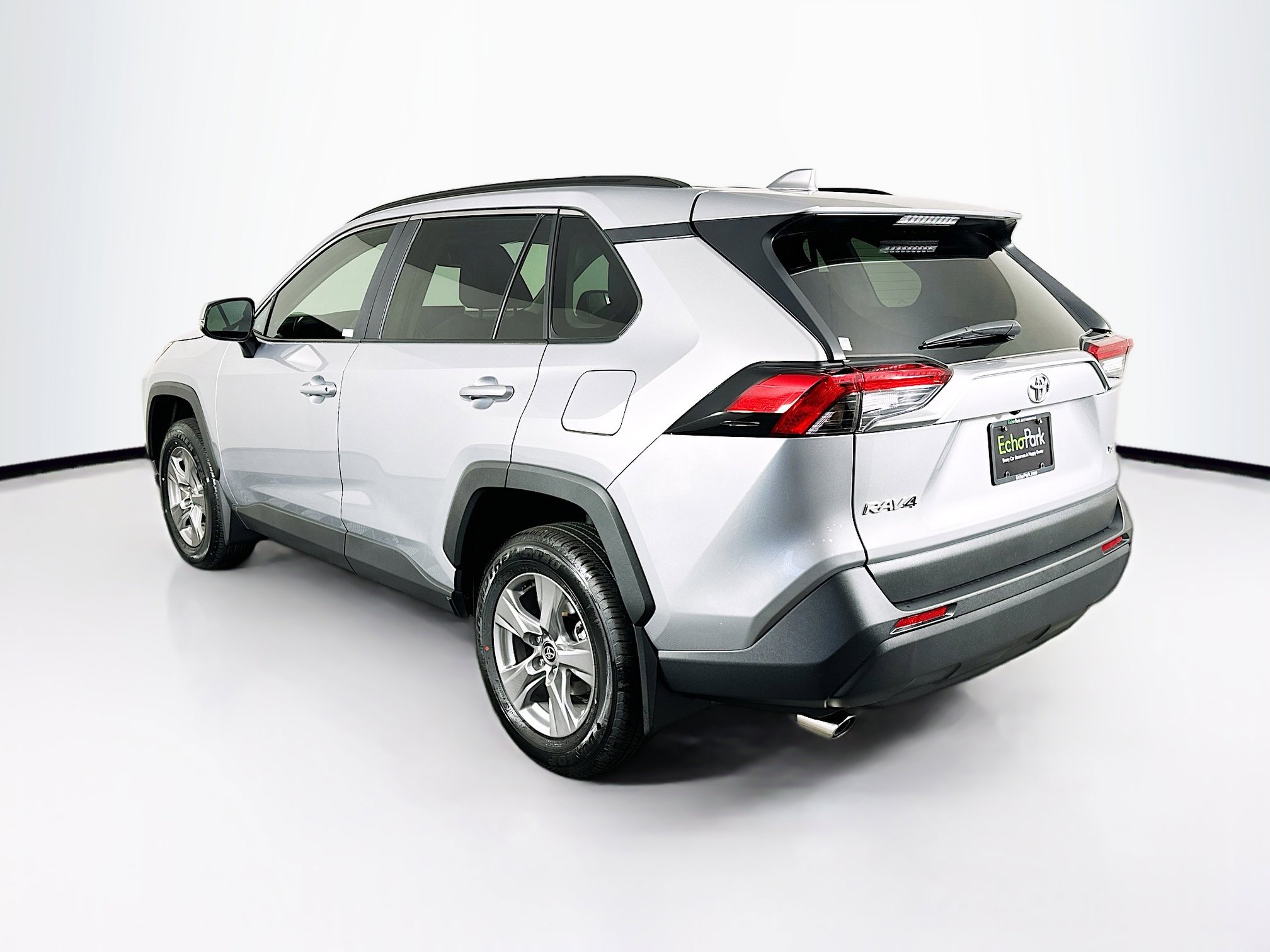 Used 2025 Toyota RAV4 XLE w/ Convenience Package FWD image 5