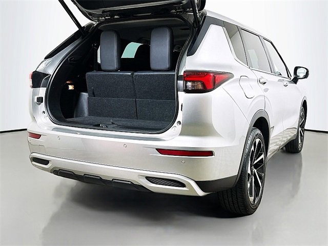 Used 2023 Mitsubishi Outlander SE image 23