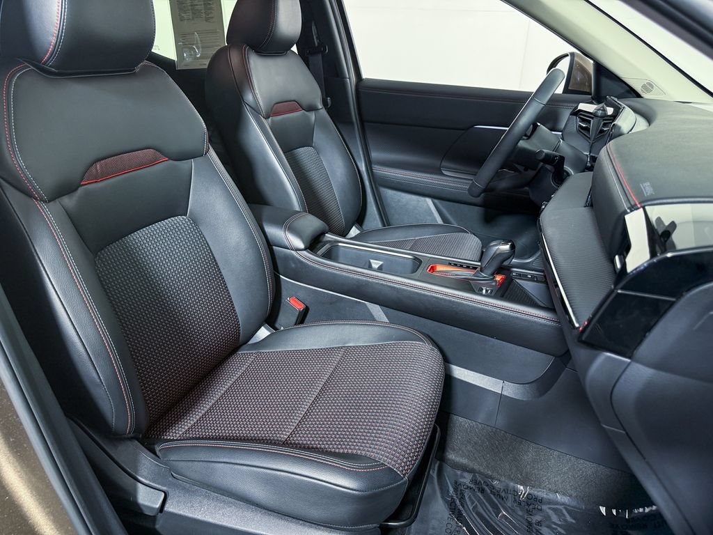 Certified 2025 Nissan Kicks SR AWD/4WD image 15