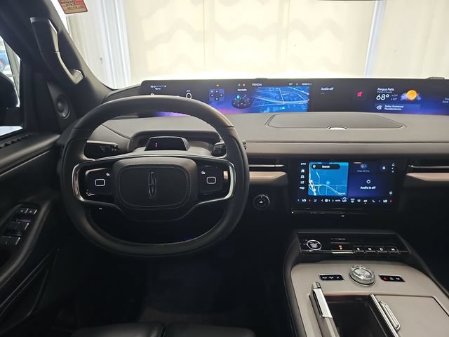 Used 2025 Lincoln Navigator L Reserve w/ Jet Appearance Package AWD/4WD image 13