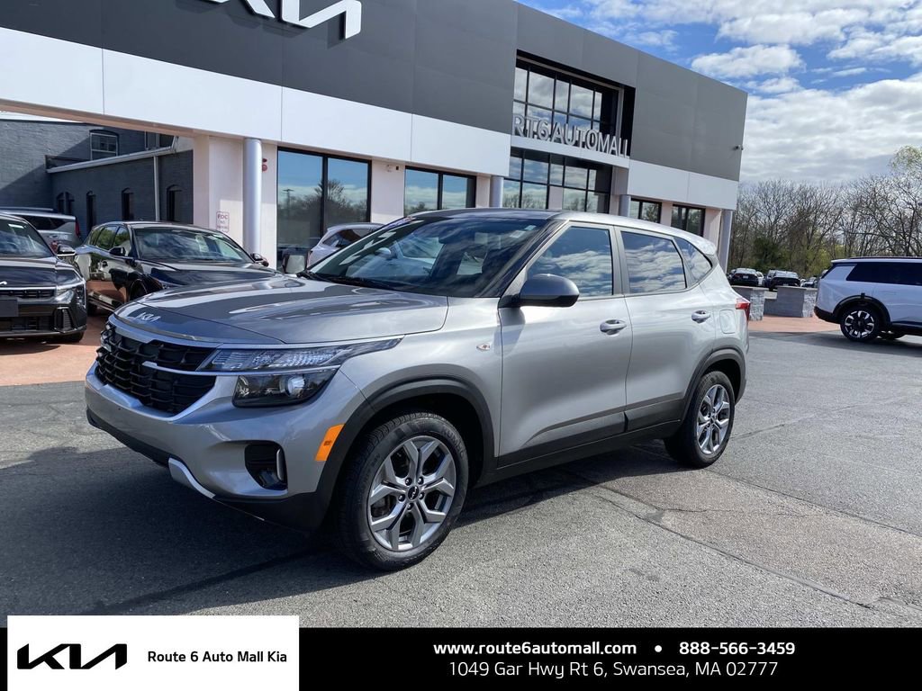 Used 2024 Kia Seltos LX AWD/4WD image 1