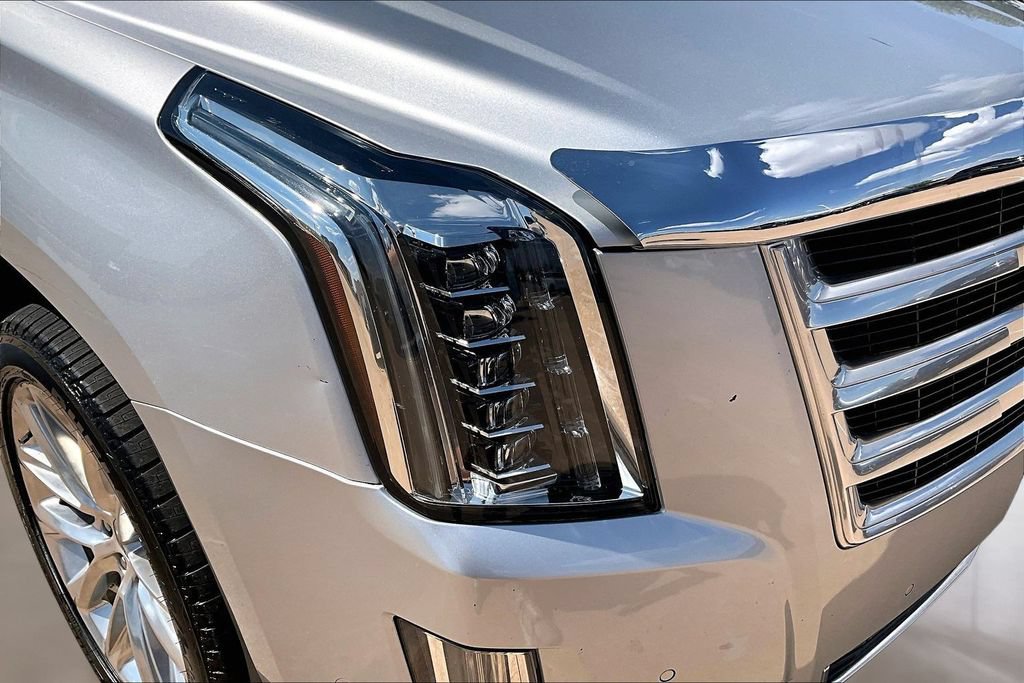 Used 2019 Cadillac Escalade Luxury AWD/4WD image 32