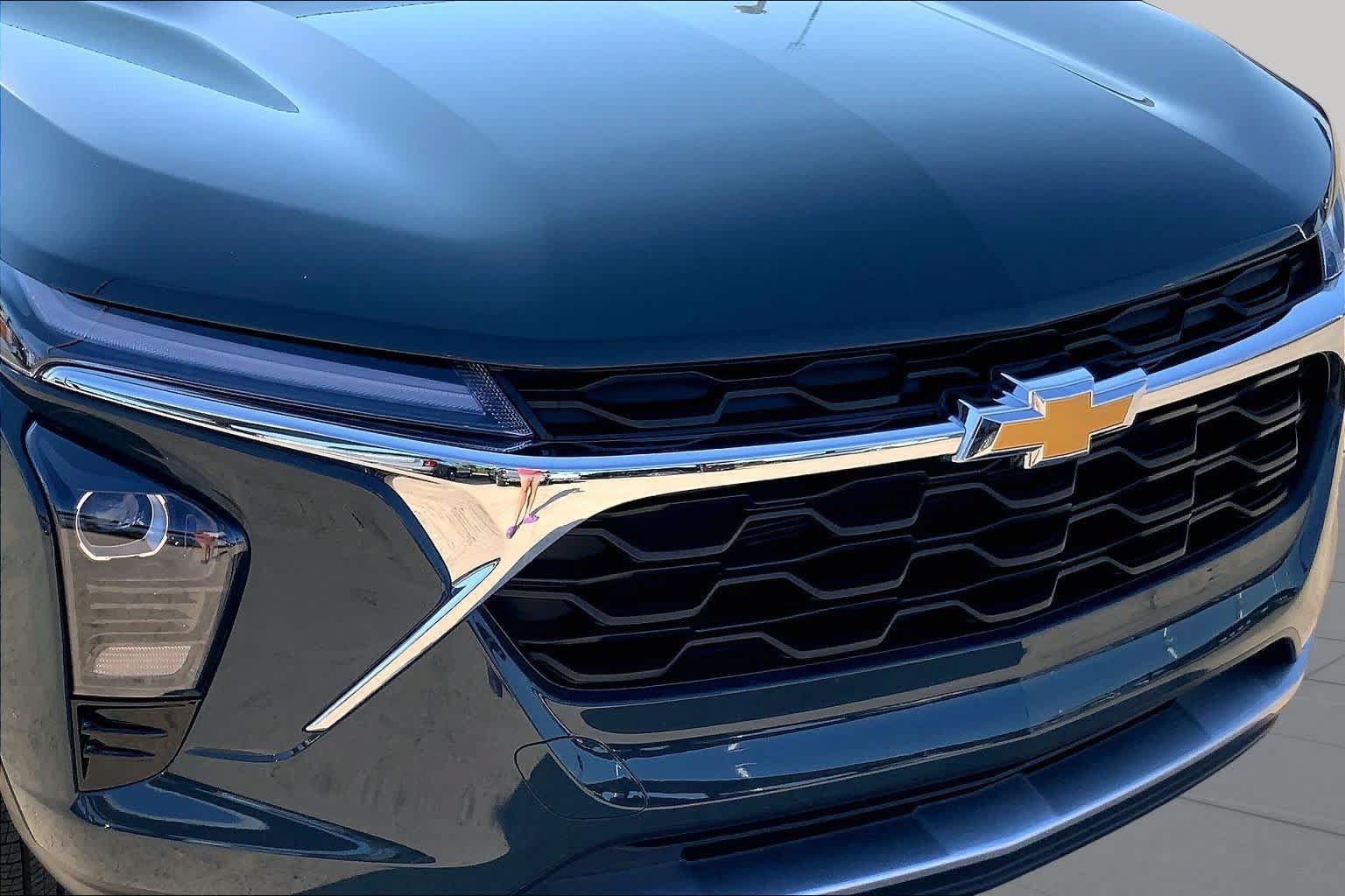 Used 2026 Chevrolet Trax LT w/ Sunroof Package FWD image 27