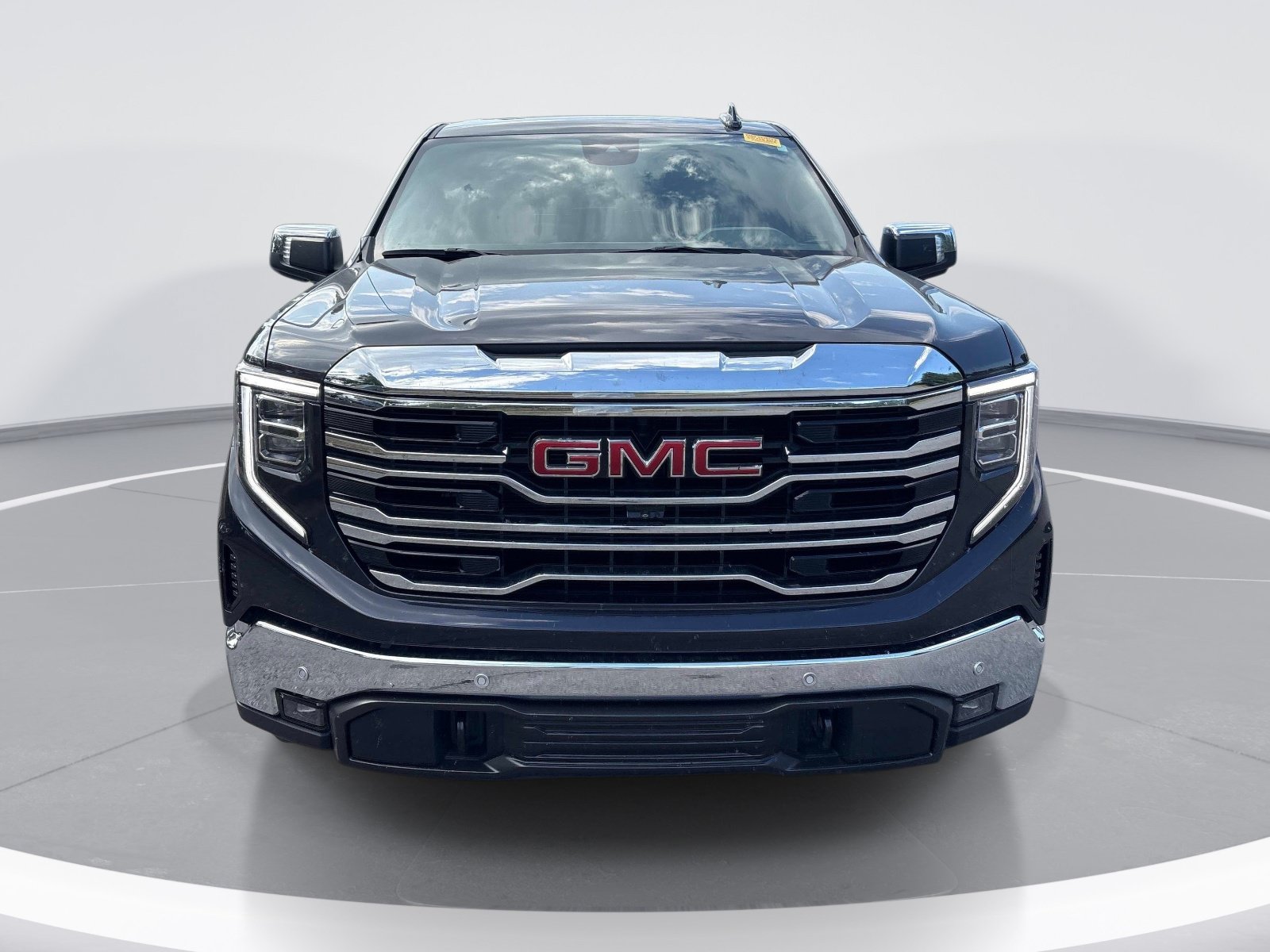 Used 2024 GMC Sierra 1500 SLT w/ SLT Premium Plus Package AWD/4WD image 2
