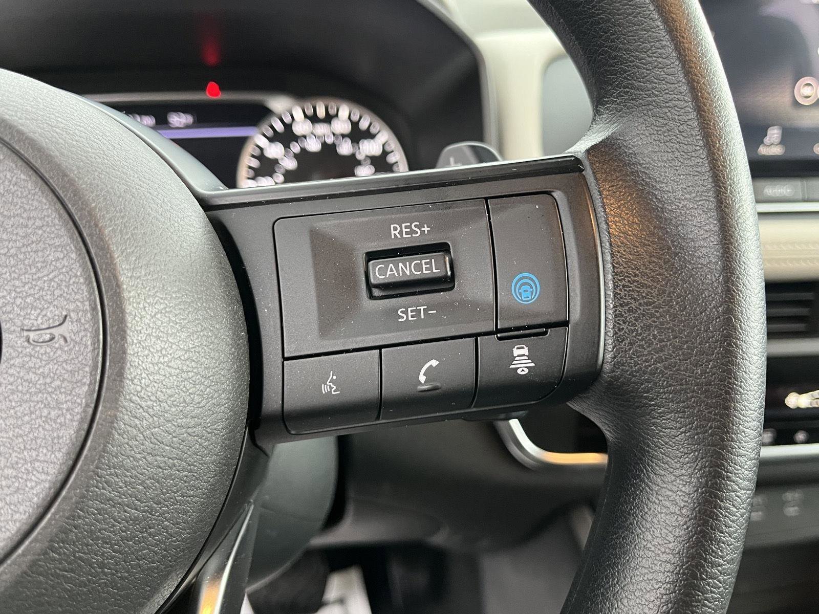 Used 2024 Nissan Rogue SV AWD/4WD image 27