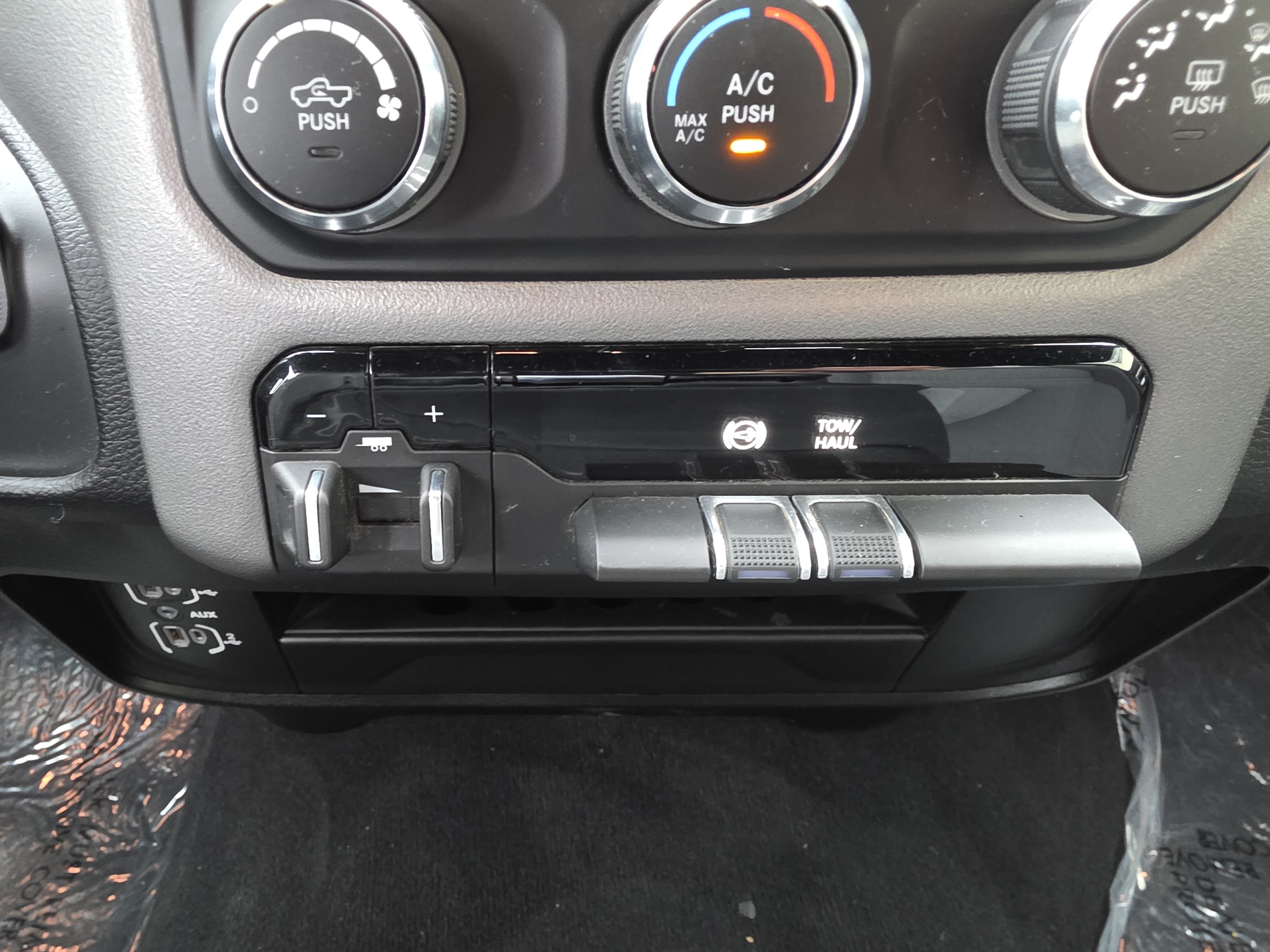 Used 2024 RAM 2500 Big Horn AWD/4WD image 13