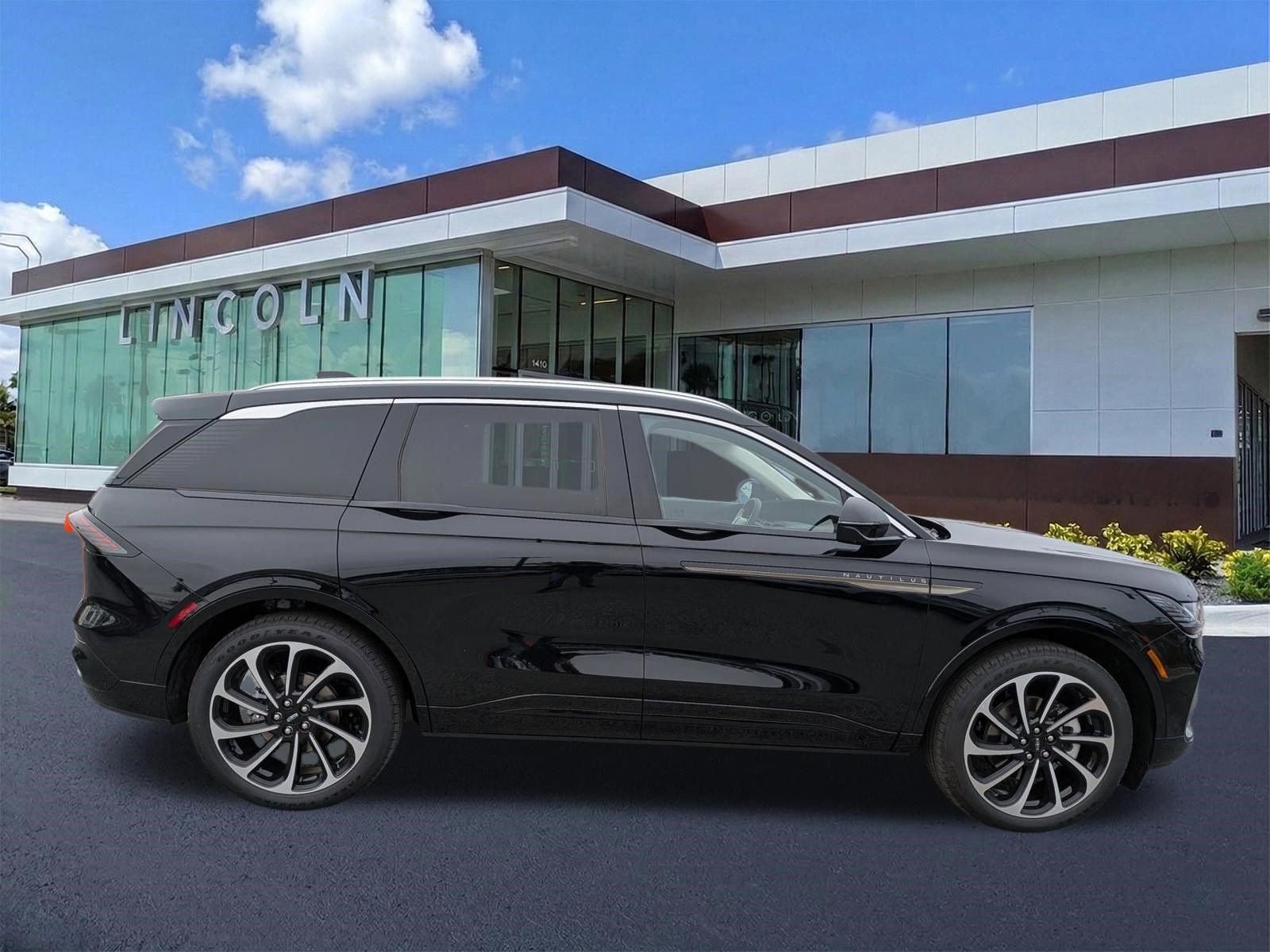 New 2026 Lincoln Nautilus Black Label image 4