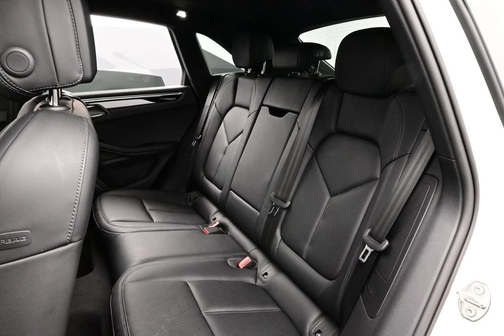 Certified 2025 Porsche Macan AWD/4WD image 14