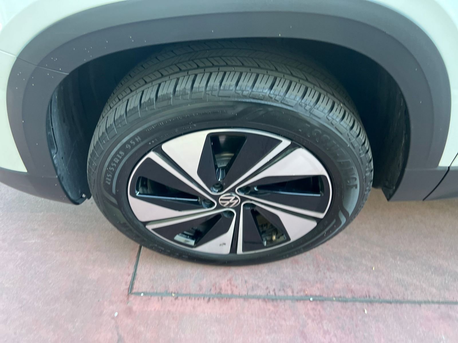 Used 2025 Volkswagen Taos SE image 31