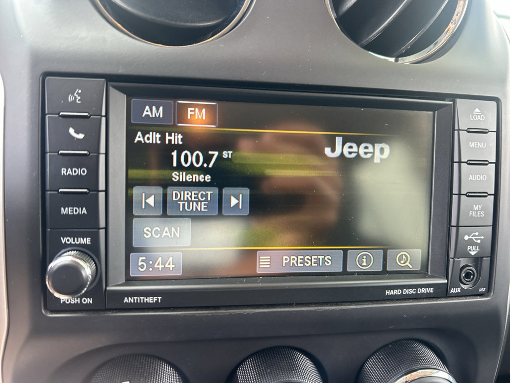 Used 2014 Jeep Compass Latitude FWD image 25