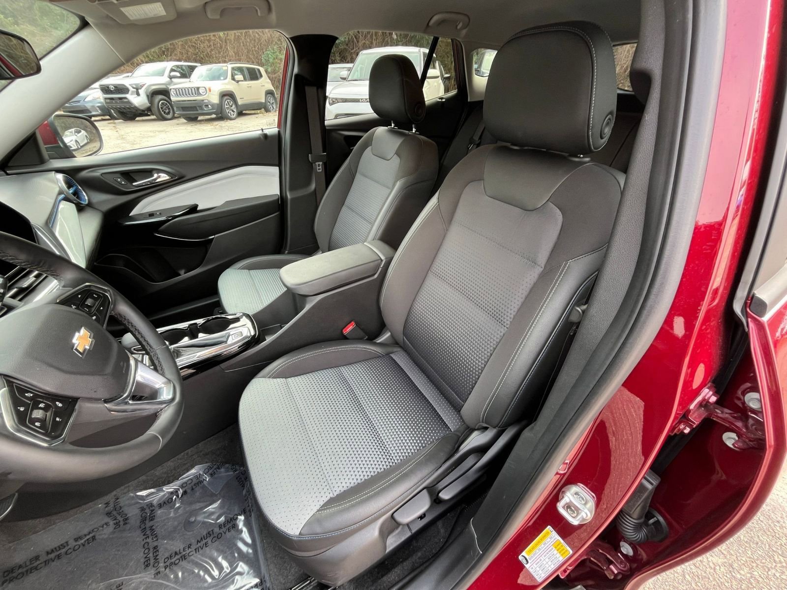 Used 2025 Chevrolet Trax LT w/ LT Convenience Package image 34