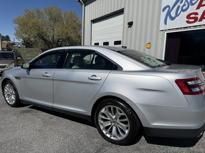 Used 2017 Ford Taurus Limited image 9