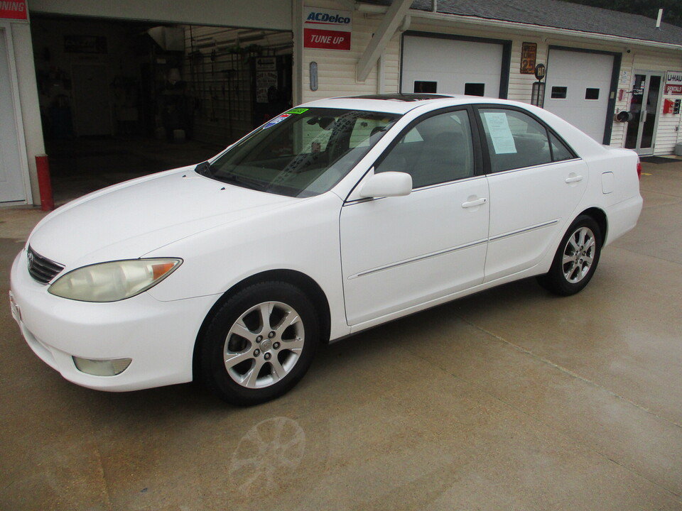 Used 2005 Toyota Camry XLE w/ VSC & Side Airbag Pkg FWD image 12